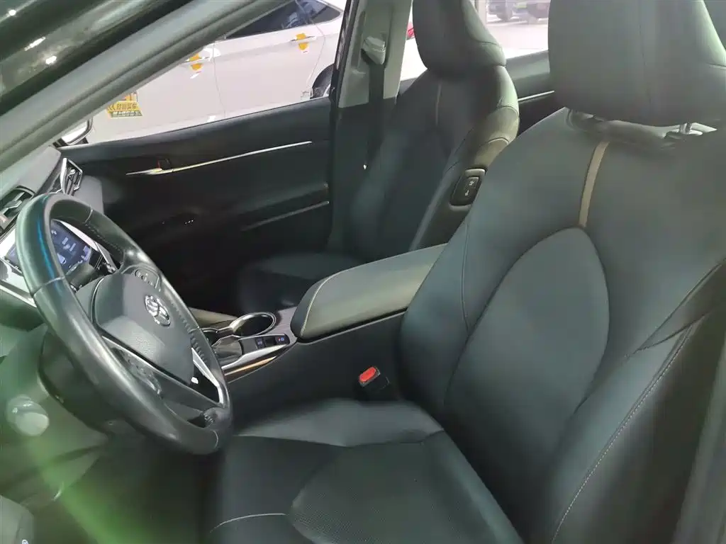 Toyota Camry 2018 — фото 11