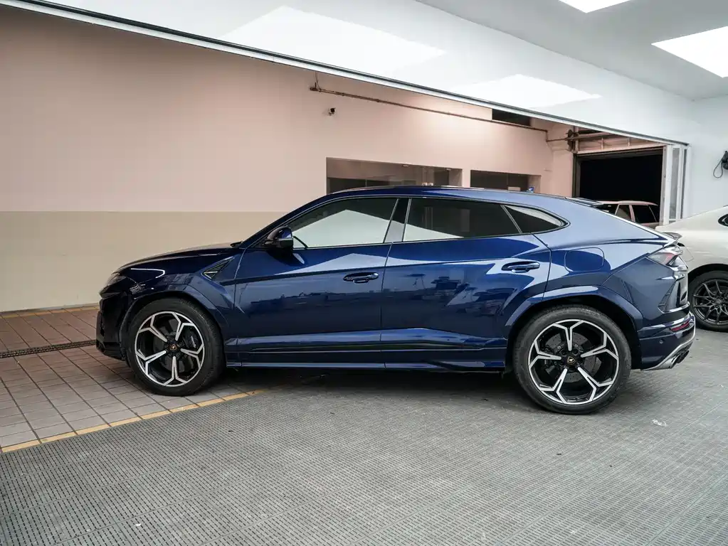 Lamborghini Urus 2019 — фото 6