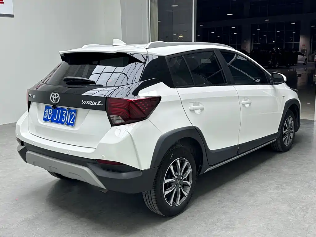 Toyota Yaris L 2021 — фото 5