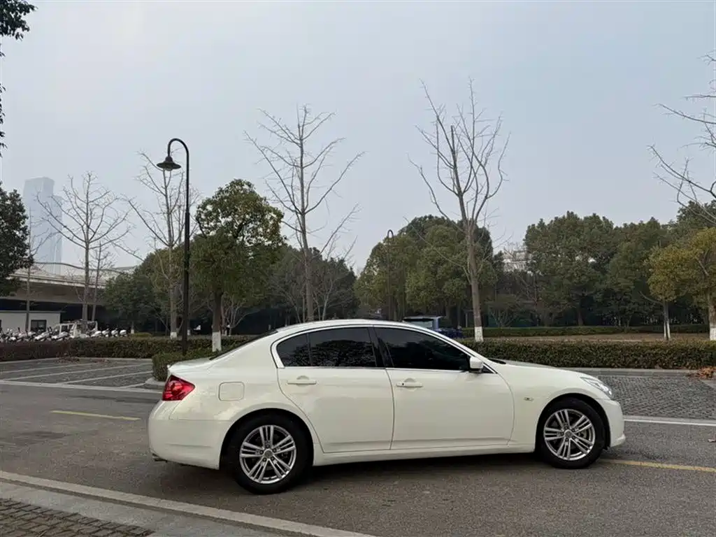 Infiniti G 2016
