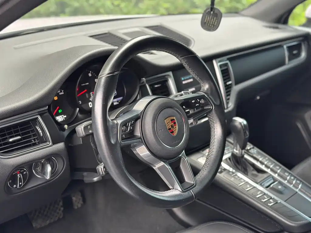 Porsche Macan 2018 — фото 9
