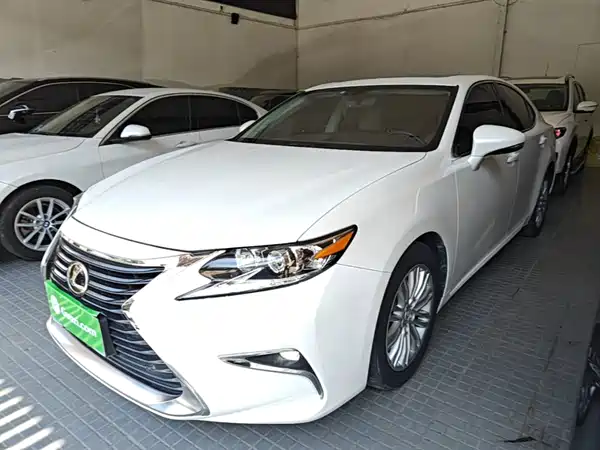 Lexus ES 2016