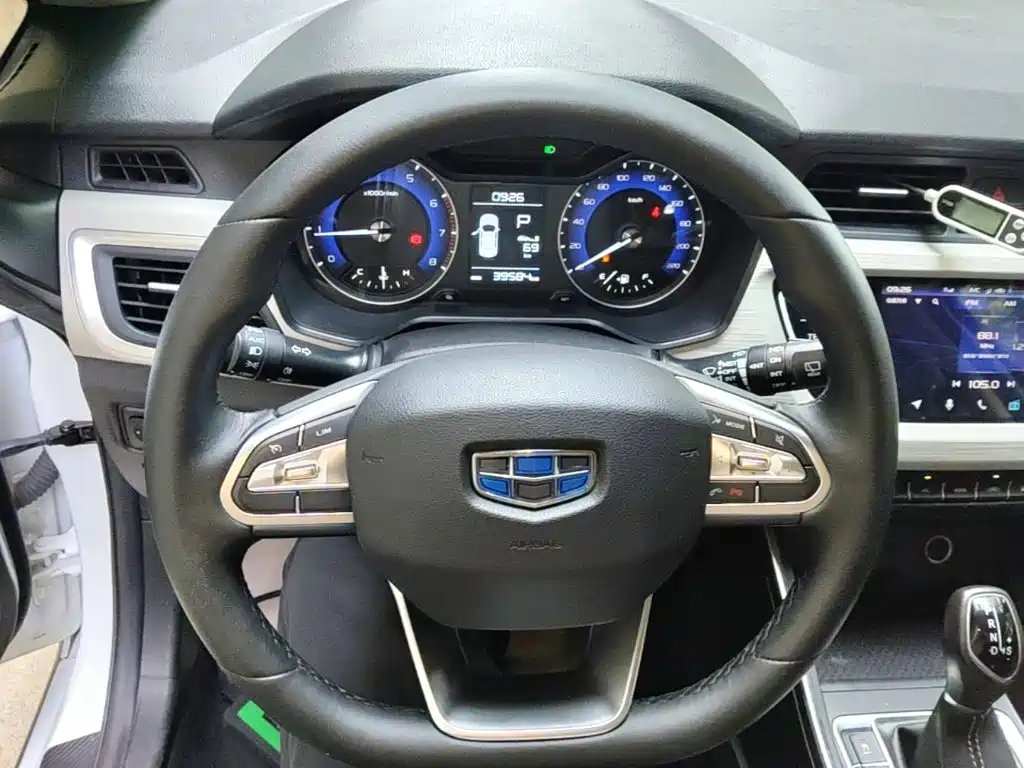 Geely Vision X3 2020 — фото 11