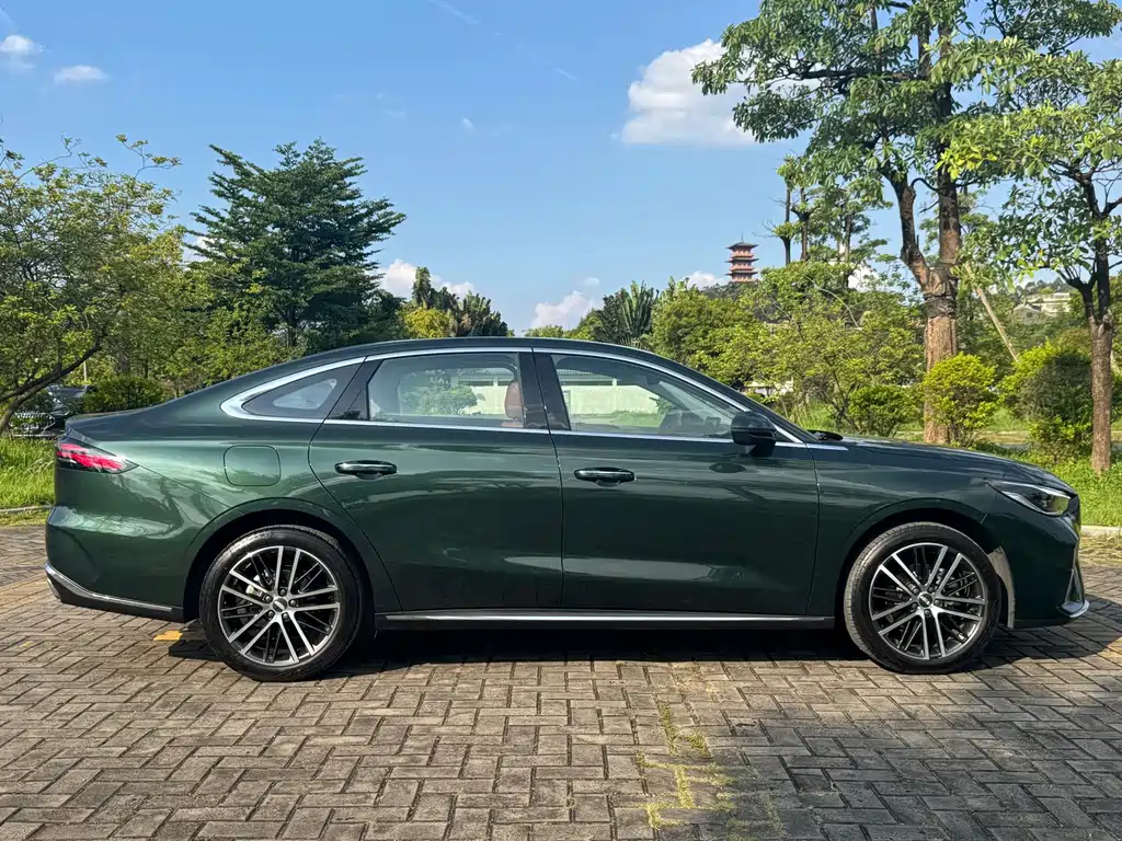 Geely Emgrand 2026