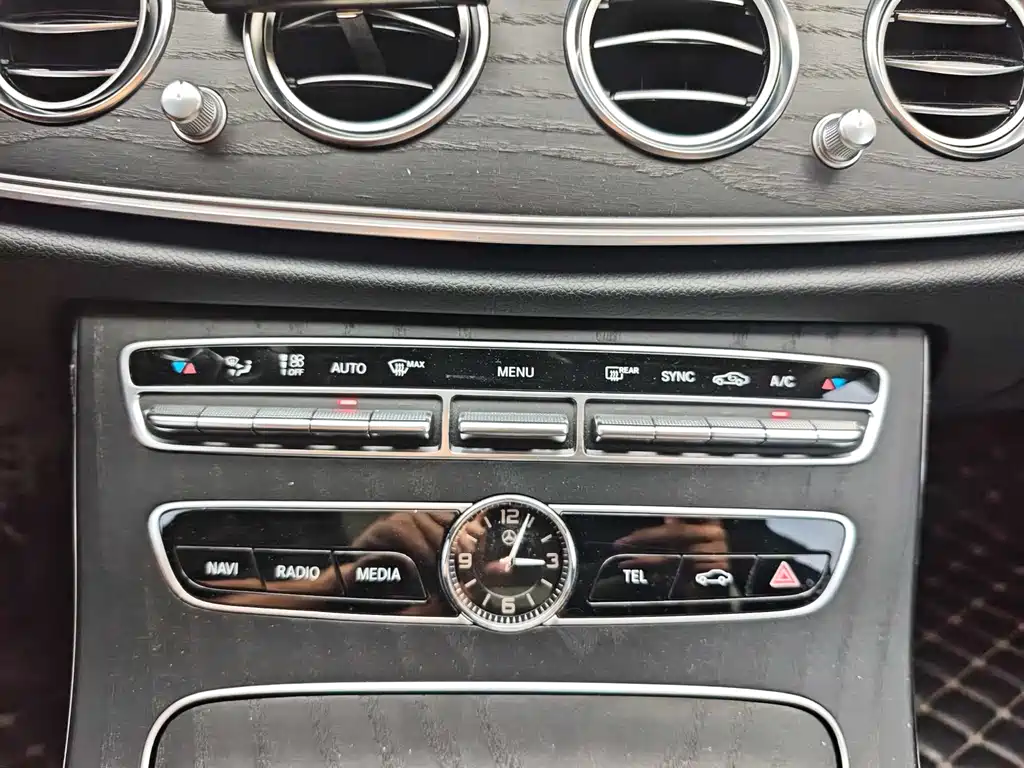 Mercedes-Benz E-Class 2020 — фото 20