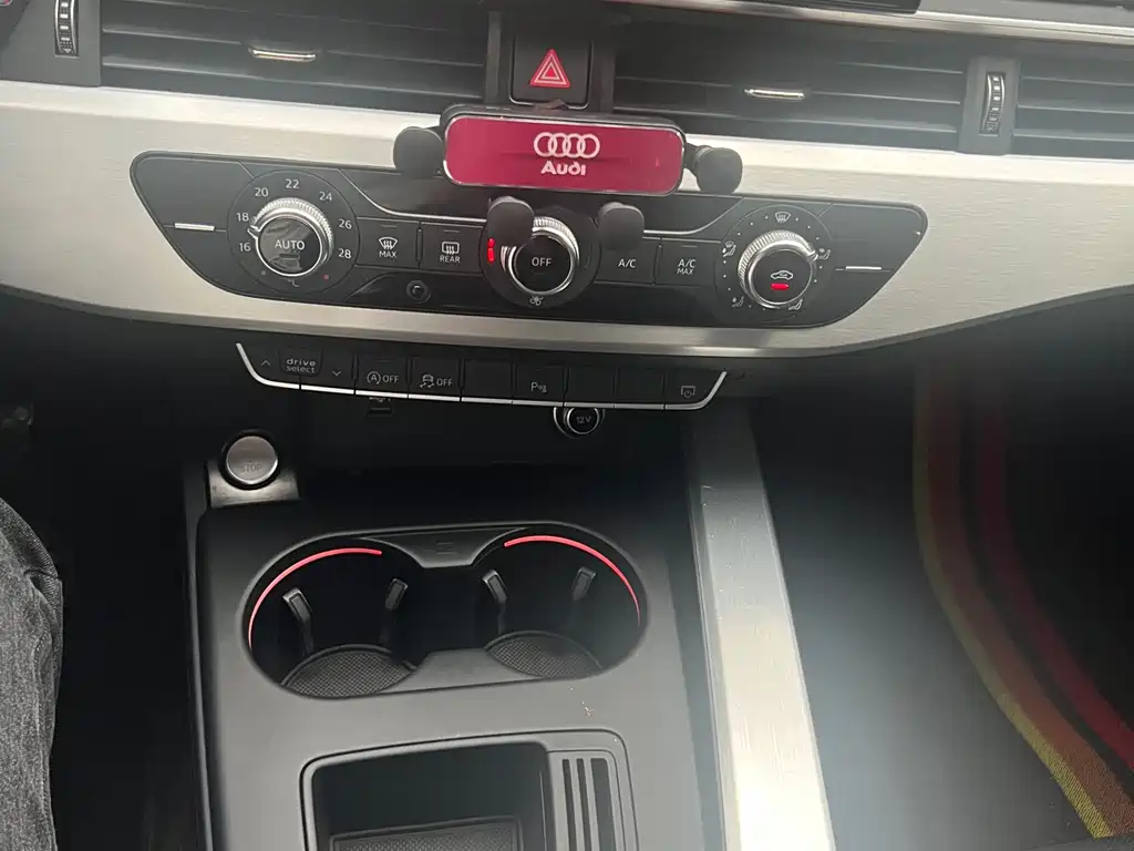 Audi A4L 2020 — фото 15