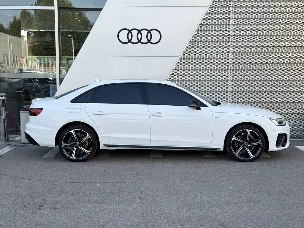 Audi A4L 2024 — фото 21