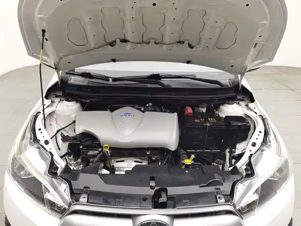 Toyota Yaris L 2015