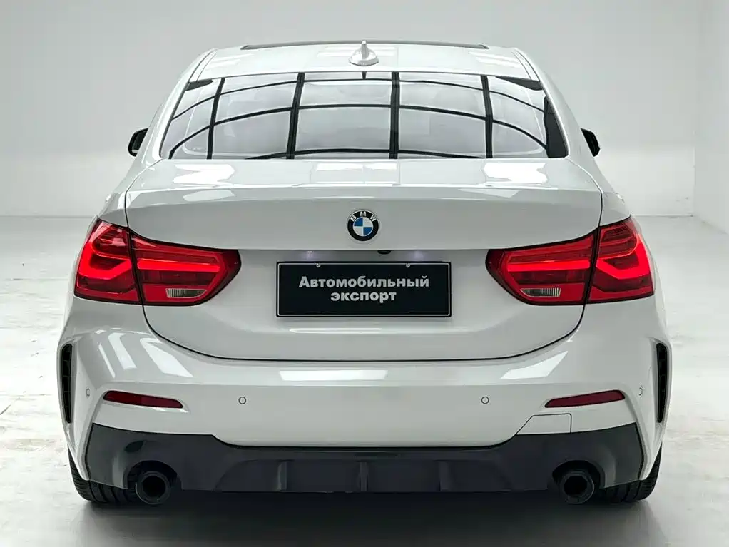 BMW 1 Series 2022 — фото 8