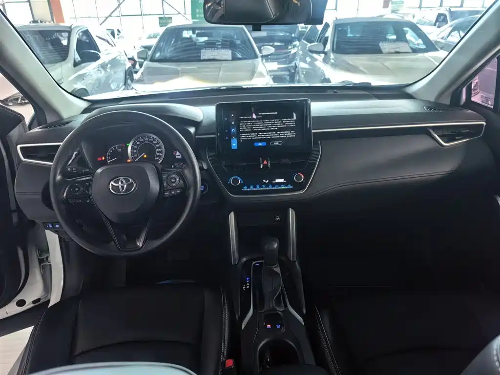Toyota Corolla Cross 2022 — фото 14