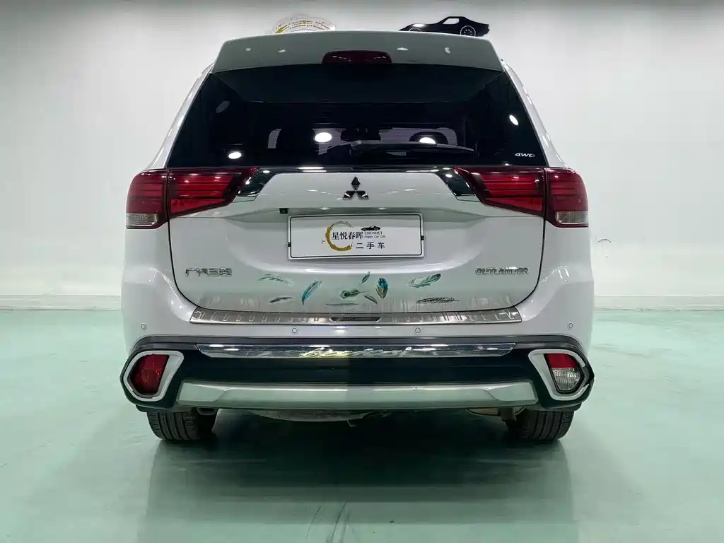Mitsubishi Outlander 2017 — фото 8