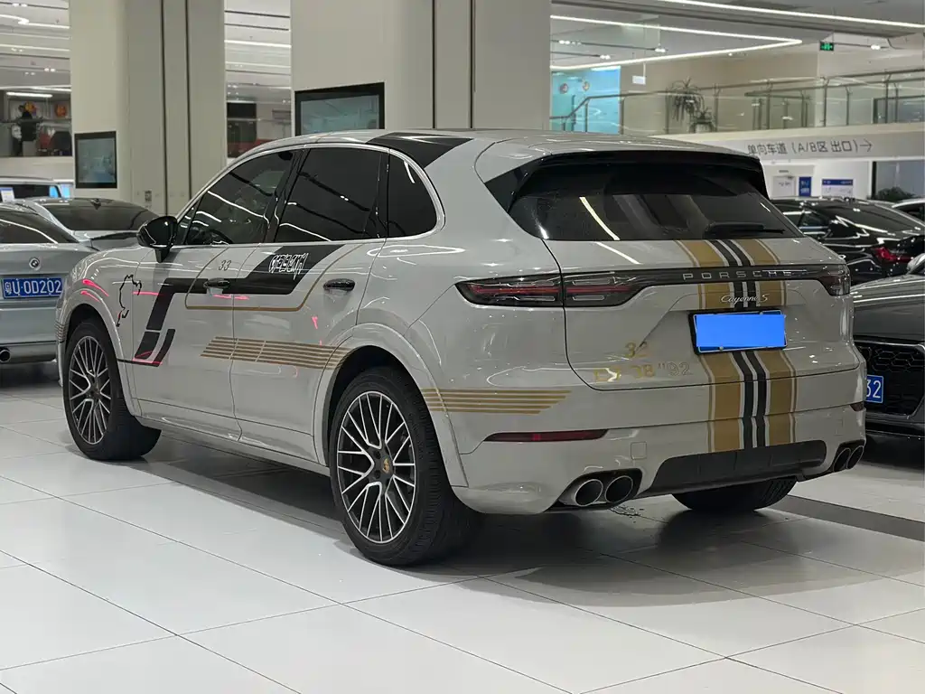Porsche Cayenne 2019 — фото 18