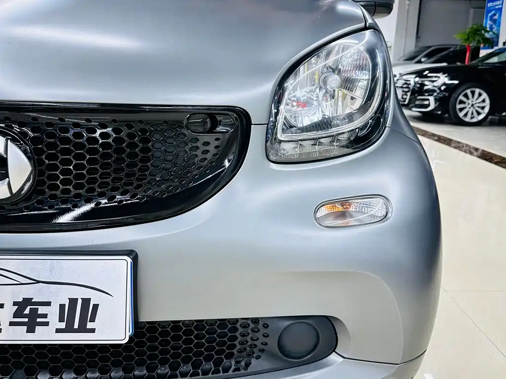 smart fortwo 2019 — фото 10