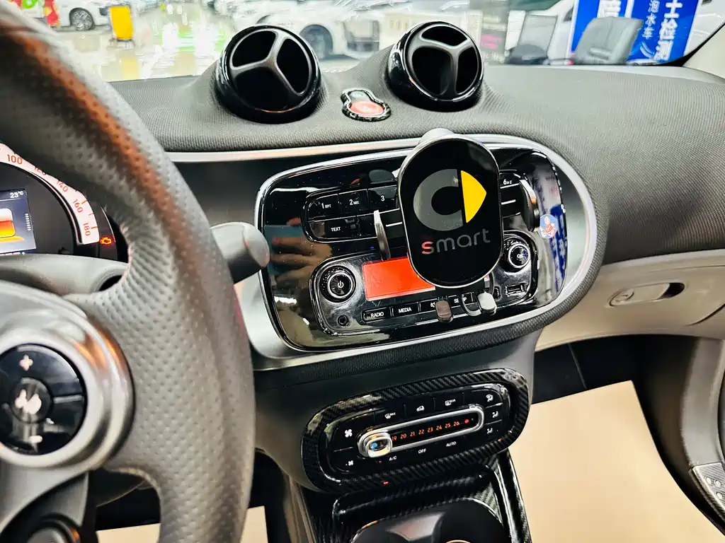 smart fortwo 2019 — фото 32