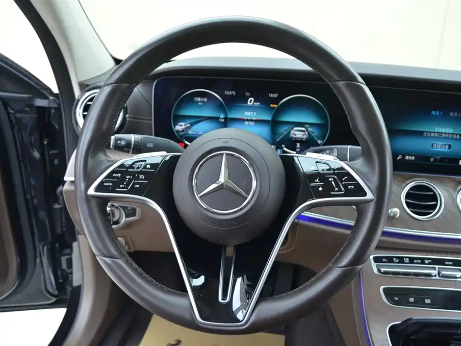 Mercedes-Benz E-Class 2023 — фото 10
