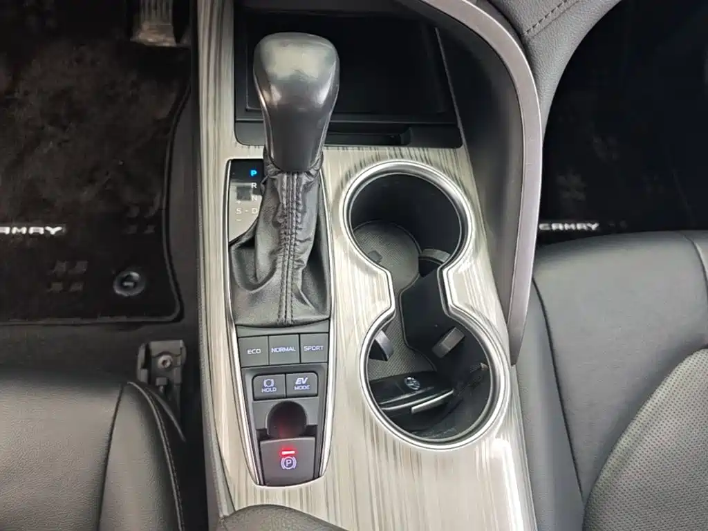 Toyota Camry 2020 — фото 14