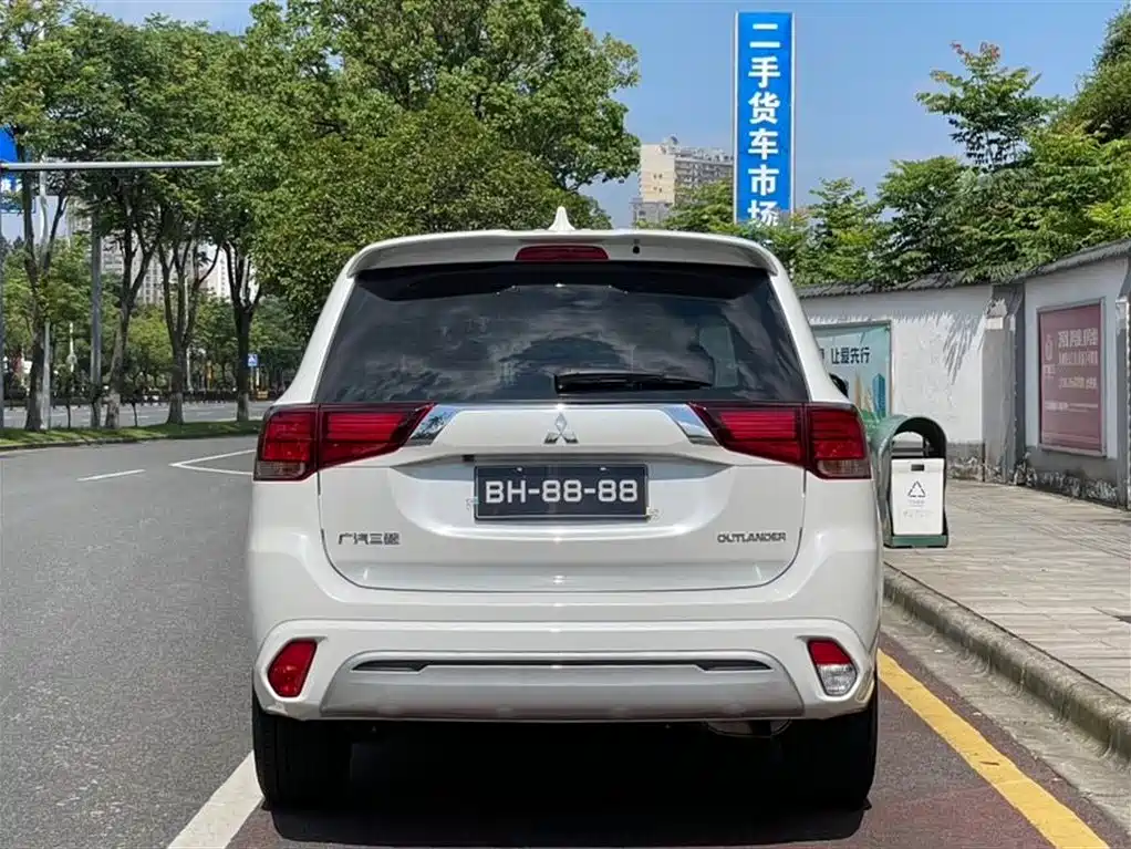 Mitsubishi Outlander 2023