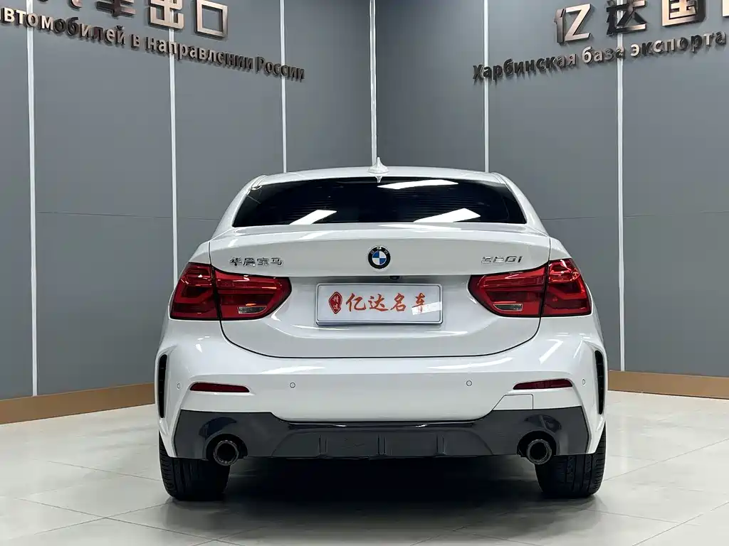 BMW 1 Series 2021 — фото 10