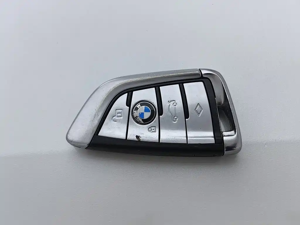 BMW 5 Series New Energy 2019 — фото 19