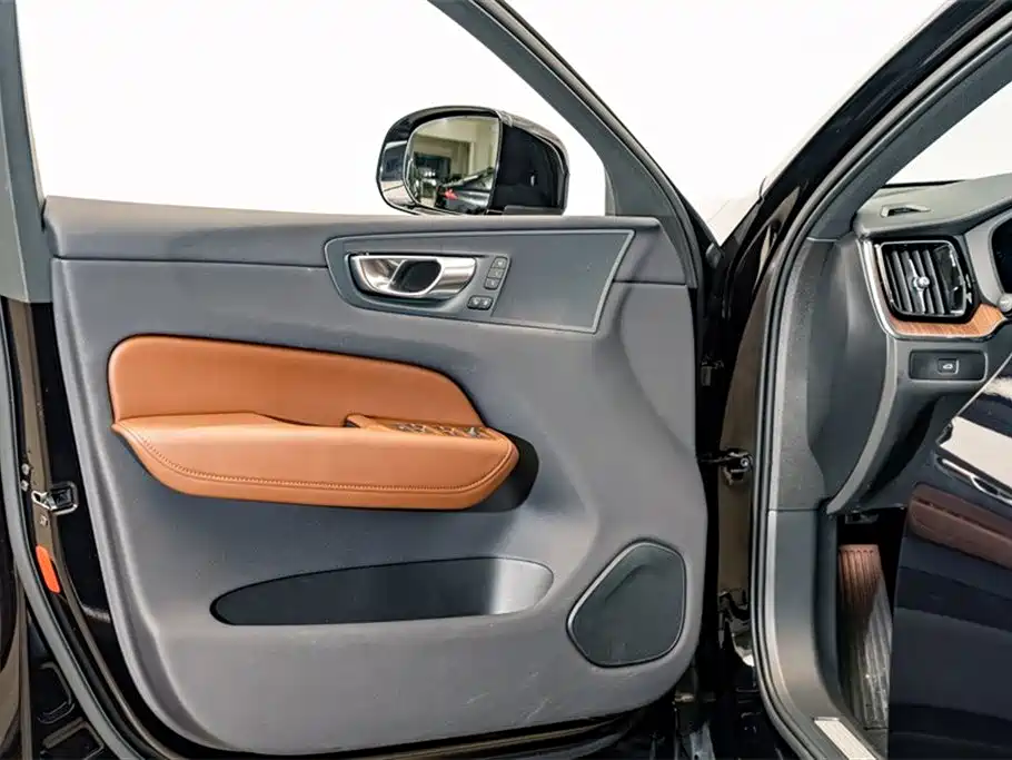 Volvo XC60 2025 — фото 16