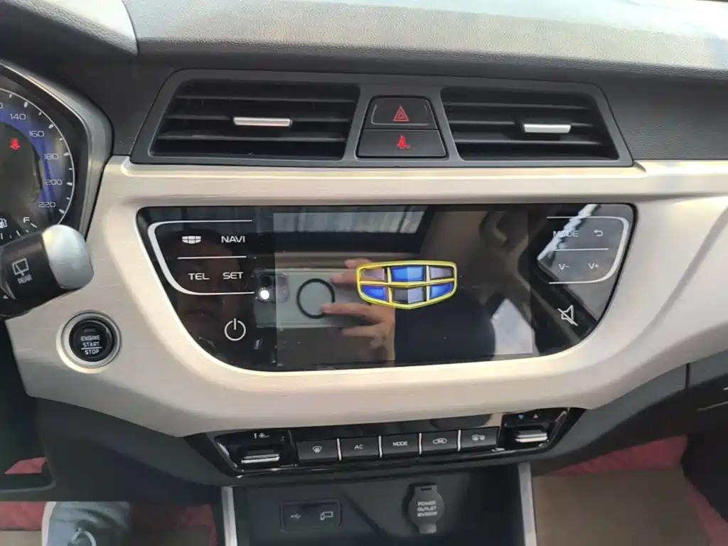 Geely Vision X3 2019 — фото 13