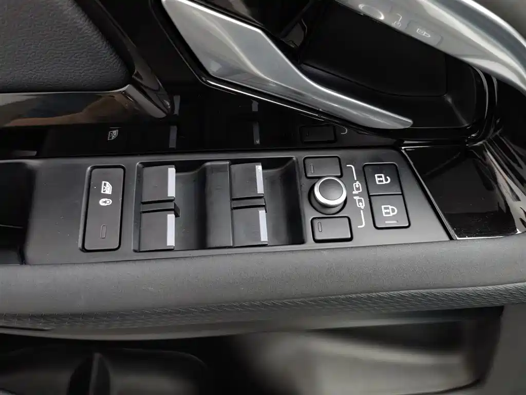 Land Rover Evoque 2021 — фото 9