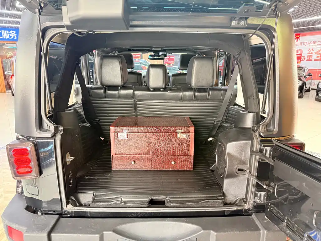 Jeep Wrangler 2013 — фото 21