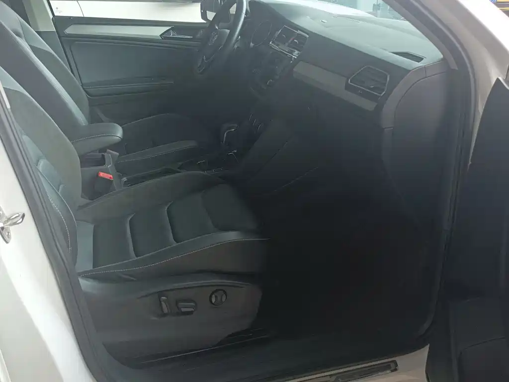 Volkswagen Tiguan L 2018 — фото 10