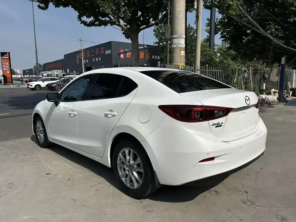 Mazda 3 Axela 2019 — фото 9