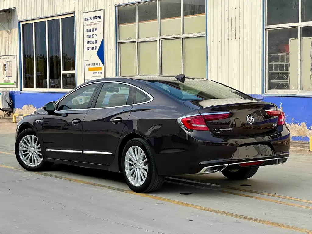 Buick LaCrosse 2018 — фото 2