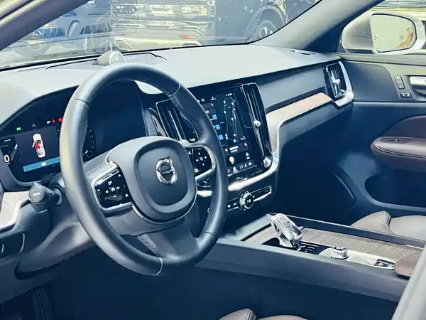 Volvo S60 2022