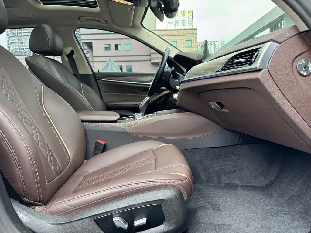BMW 5 Series New Energy 2020 — фото 12