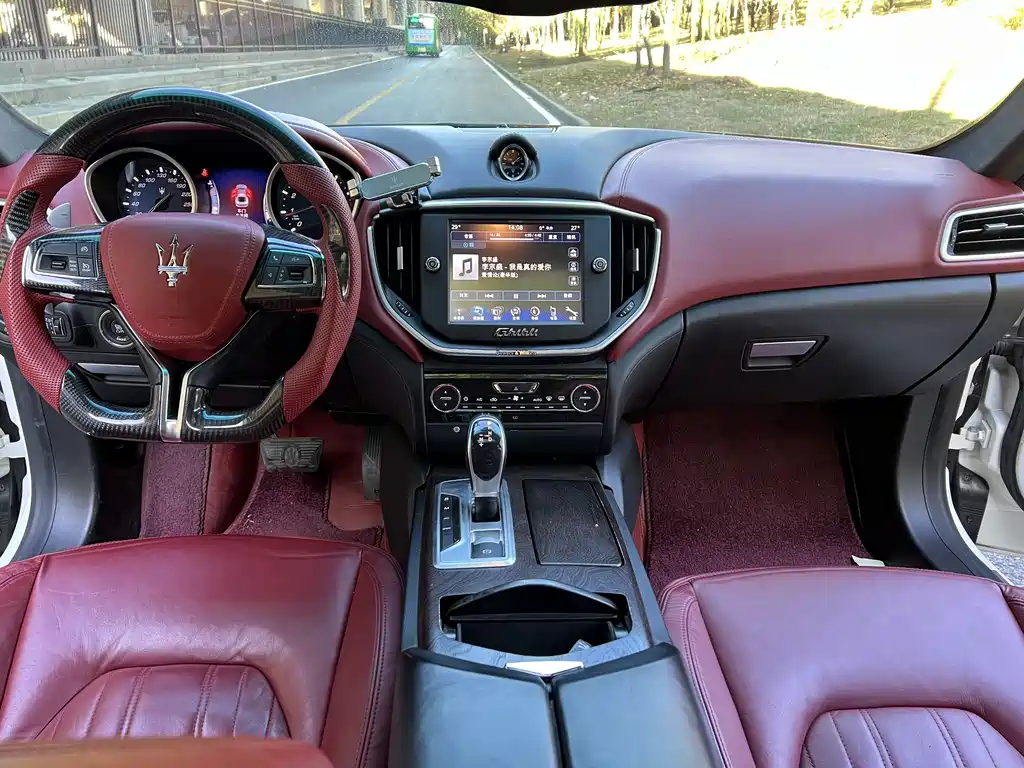 Maserati Ghibli 2015 — фото 9