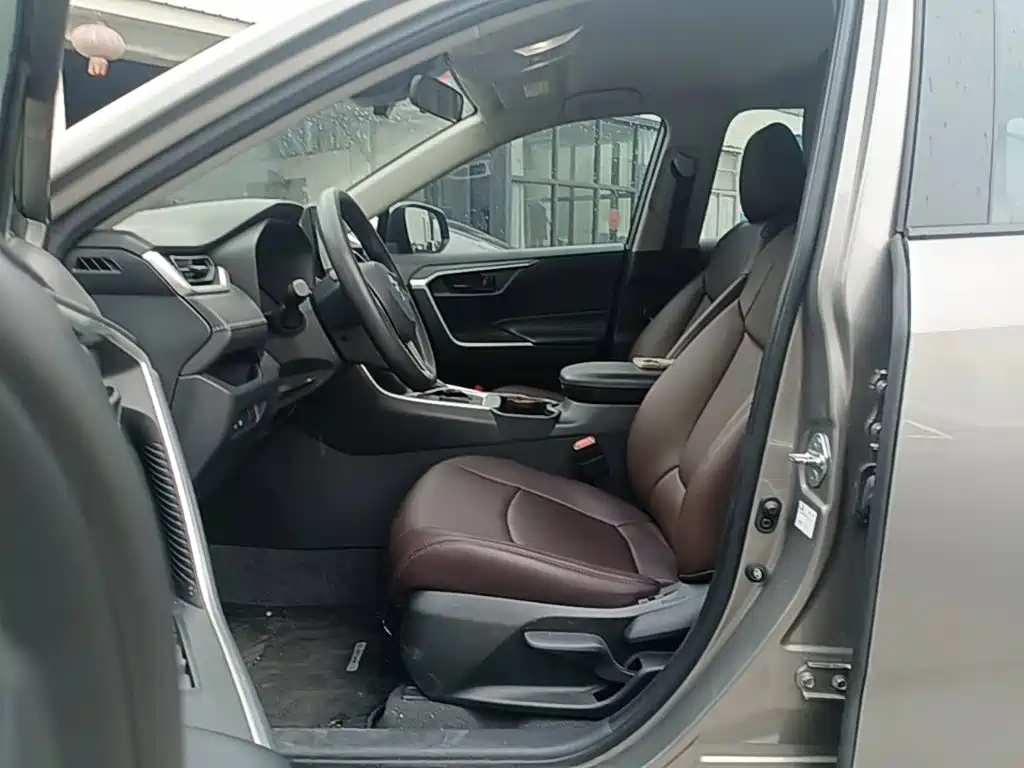 Toyota RAV4 2024 — фото 16