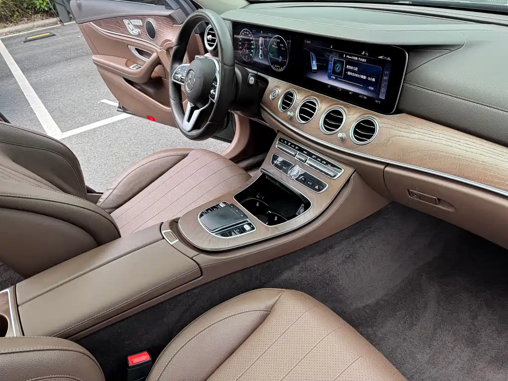 Mercedes-Benz E-Class 2020 — фото 13