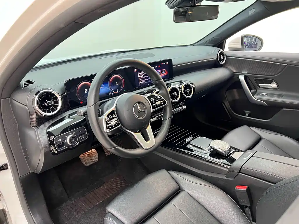 Mercedes-Benz A-Class 2019 — фото 15