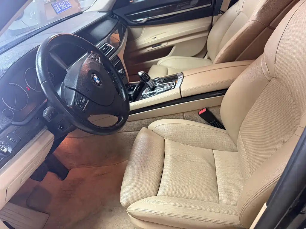 BMW 7 Series 2012 — фото 10