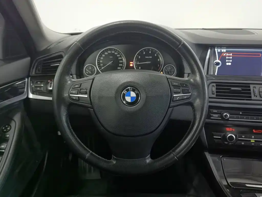 BMW 5 Series 2013 — фото 11