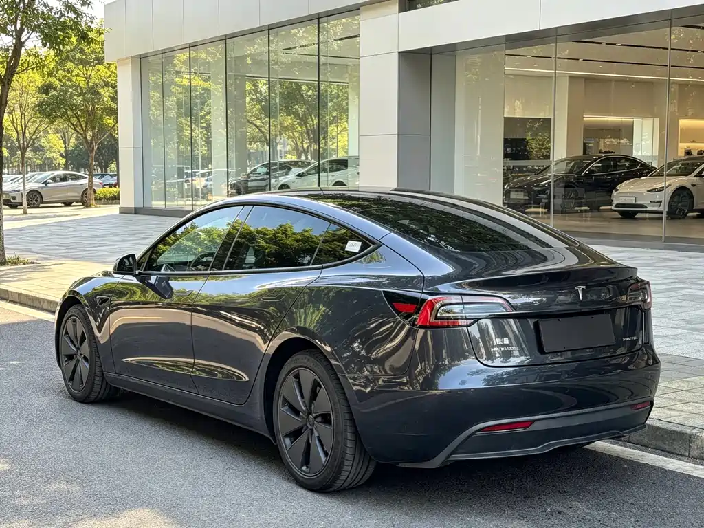 Tesla Model 3 2025 — фото 9