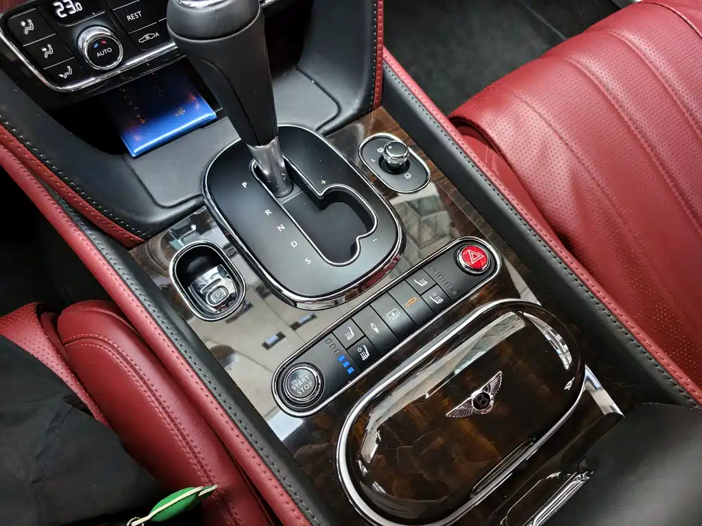 Bentley Flying Spur 2017 — фото 14