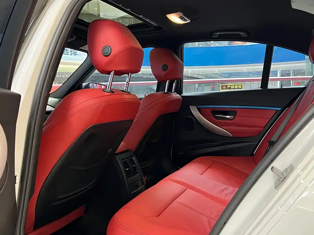 BMW 3 Series 2019 — фото 10