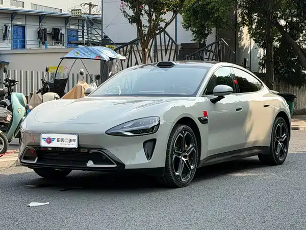 Xiaomi SU7 2024