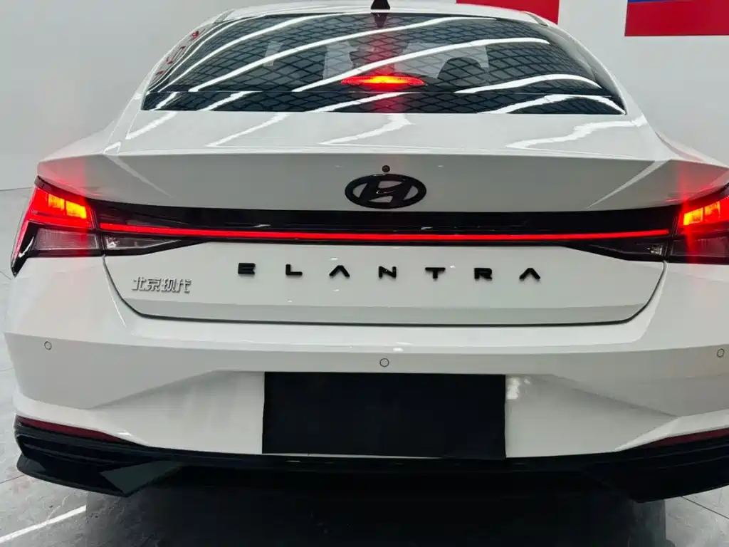 Hyundai Elantra 2023 — фото 13