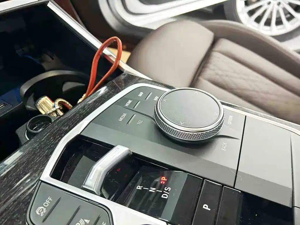 BMW 3 Series 2023 — фото 11