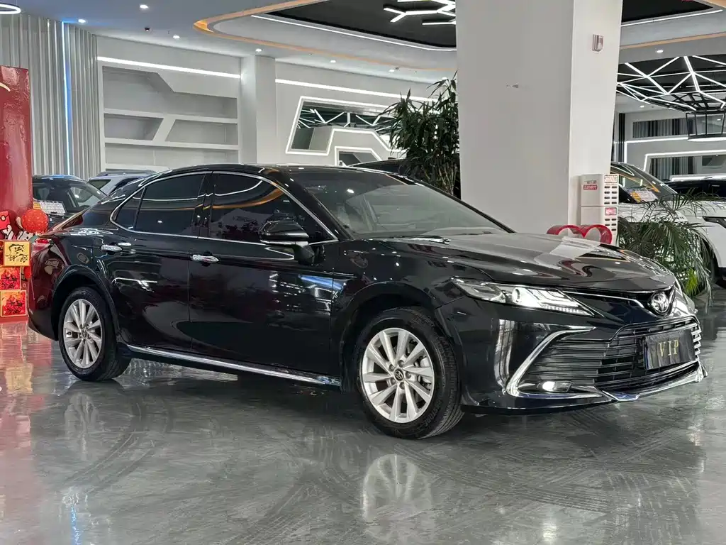 Toyota Camry 2023 — фото 3