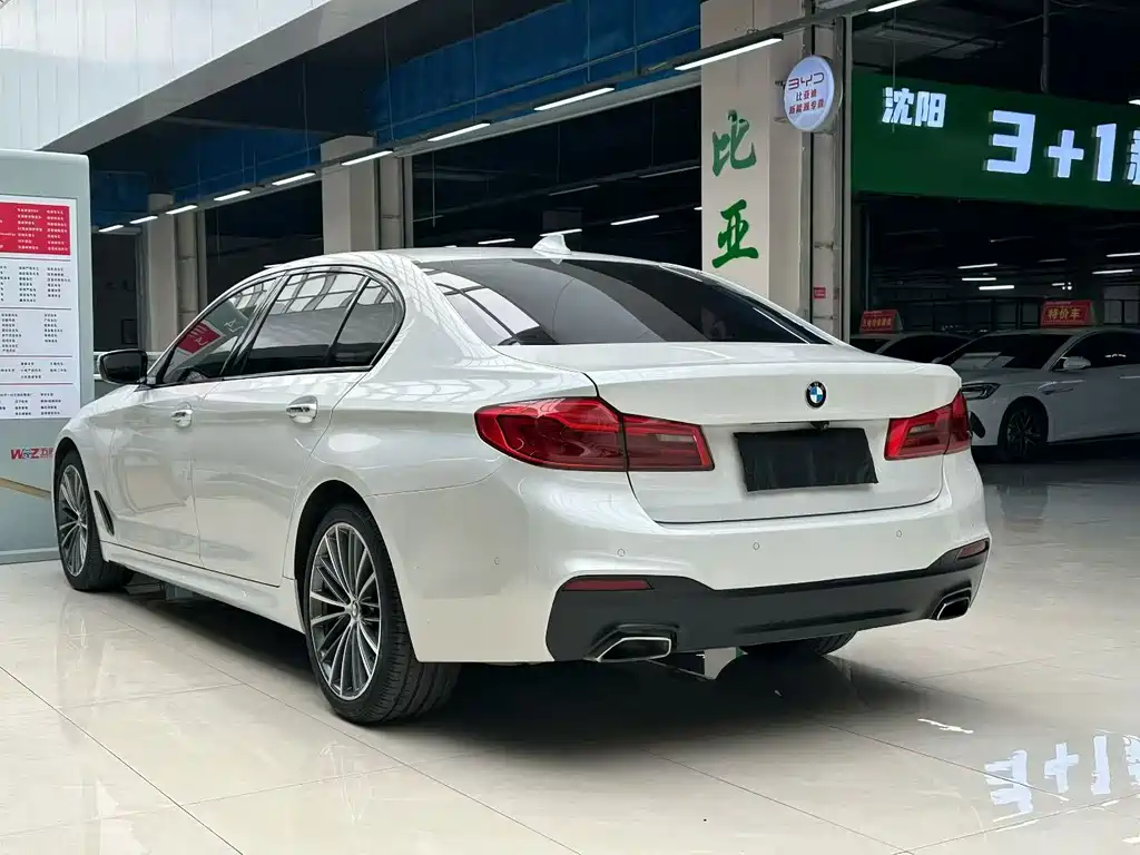 BMW 5 Series 2018 — фото 8