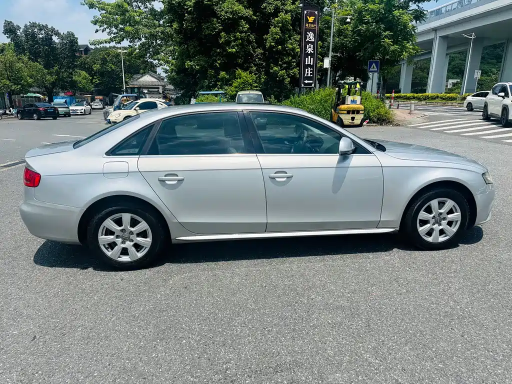 Audi A4L 2011