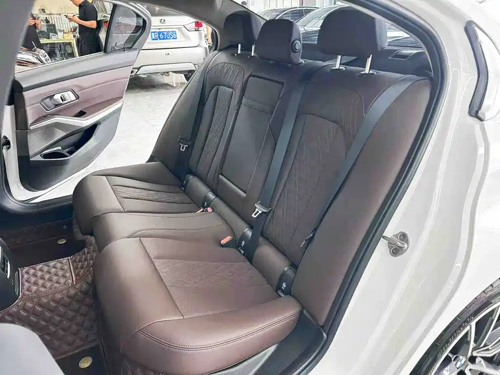 BMW 3 Series 2023 — фото 13