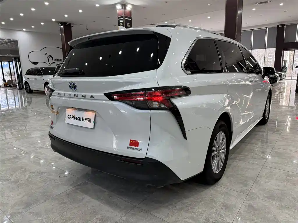 Toyota Sienna 2022 — фото 4