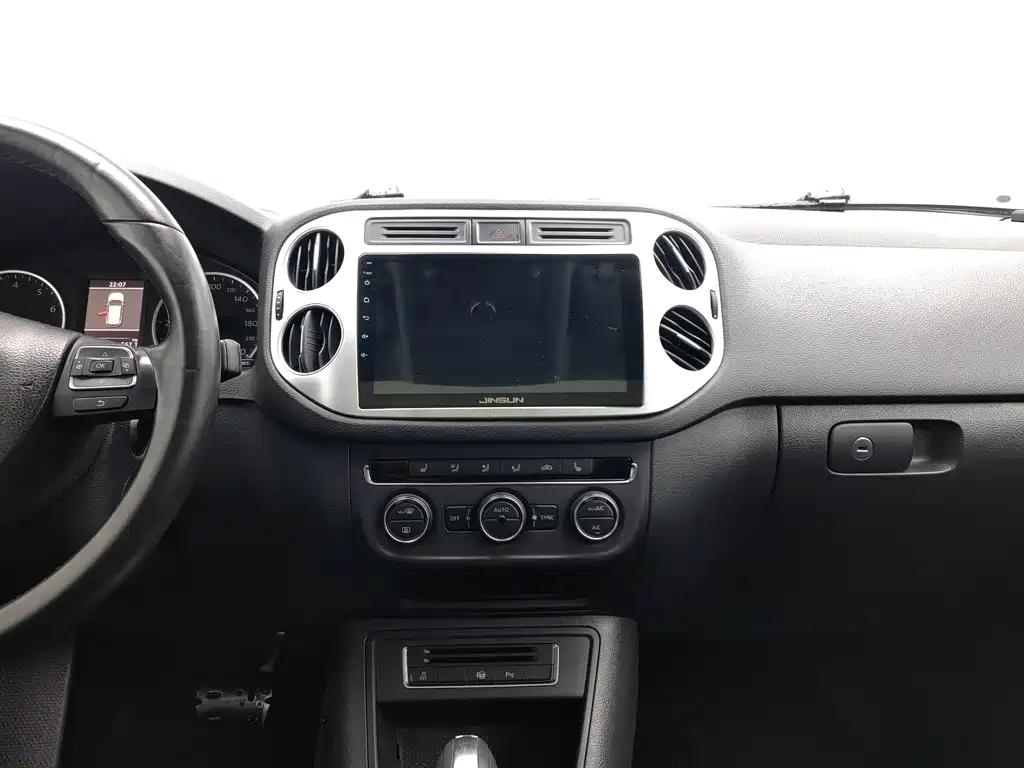 Volkswagen Tiguan 2014 — фото 12